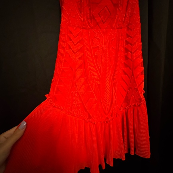 Elegant Red Ruffled Dress - Picture 2 of 5